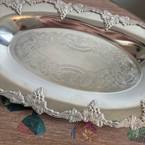 Sussex Plate, Sheffield Reproduction A601 Silver Plated Oval Ornate Serving Tray - Picture 7 of 8
